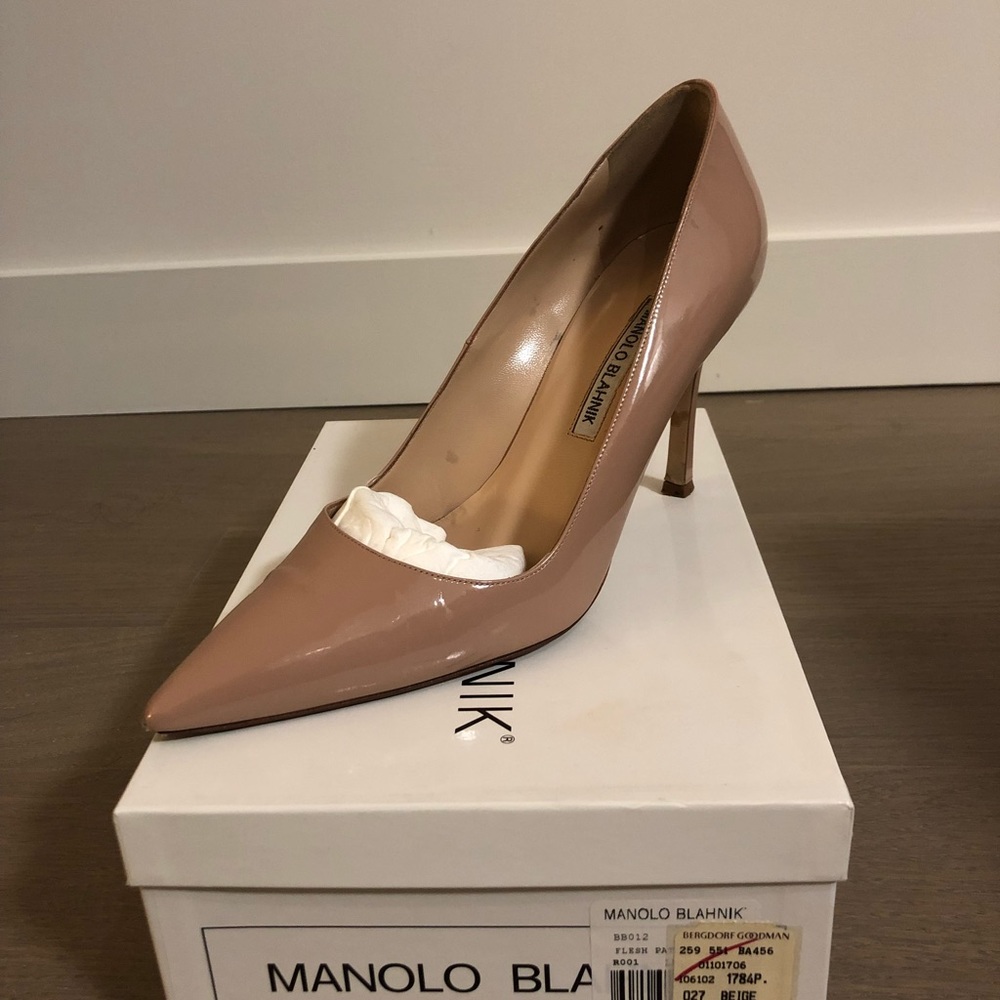 Manolo Blahnik Nude Pumps